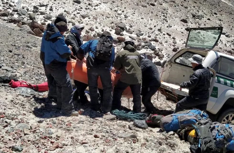 Lograron rescatar el cuerpo del andinista cordobés fallecido en un volcán de Catamarca (Gendarmería Nacional)