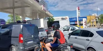 Faltante de combustible en Córdoba: qué falta para que se normalice el expendio en las estaciones.