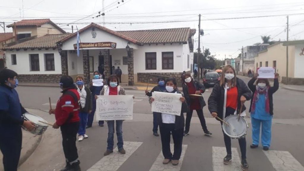 La jornada de protesta de APUAP, este miércoles, frente al hospital de la ciudad de El Carmen.
