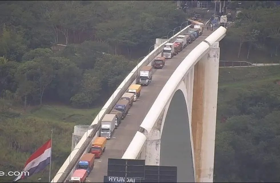 El puente de la Amistad une a Paraguay y Brasil.