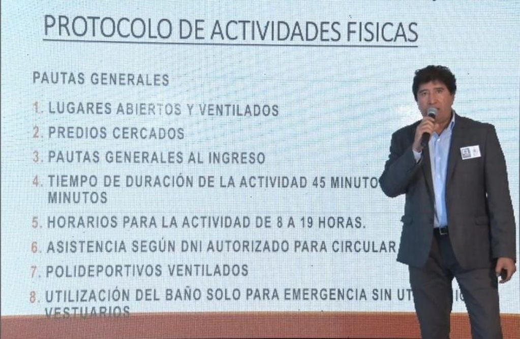 El secretario de Deportes y Recreación del Ministerio de Desarrollo Humano, Hugo Flores, presentó el "Protocolo de Actividades Físicas" en el COE.
