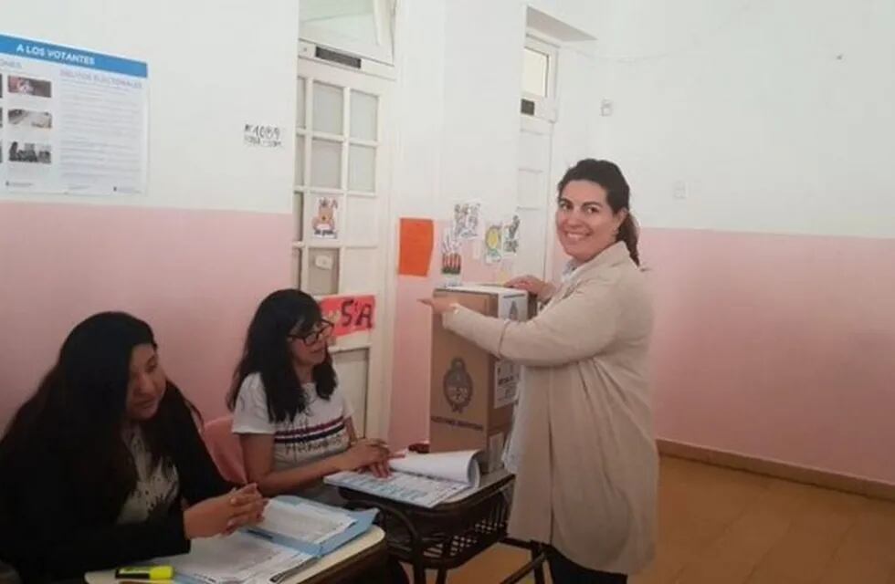 Ana Clara votó y dijo que las urnas está la posibilidad de elegir en qué Comodoro queremos vivir