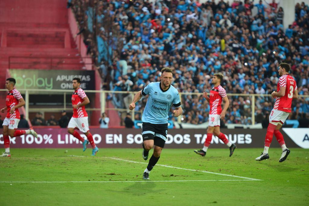 Susvielles y el gol del 1 a 0 para Belgrano ante Estudiantes, de penal. (Nicolás Bravo / La Voz).