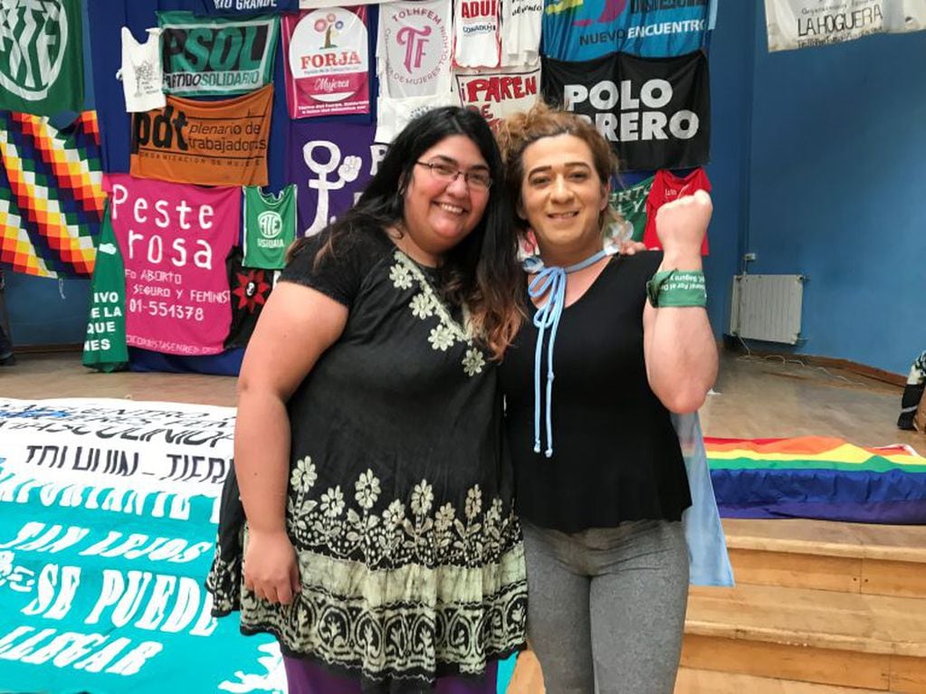 Noelia Flores, Ema Bejarono organizadoras del 5to encuentro de Mujeres Tolhuin, Tierra del Fuego