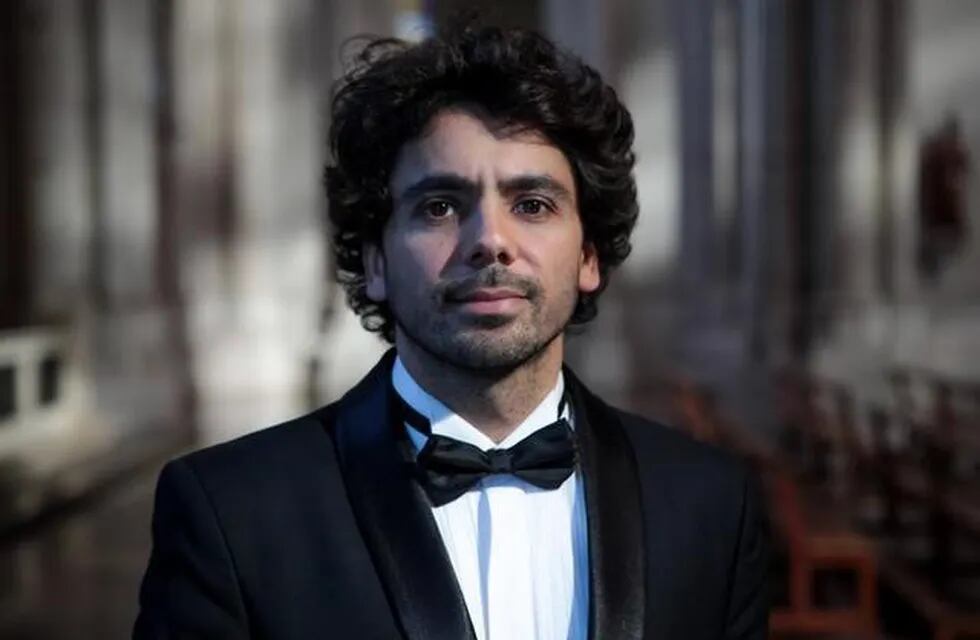 El nuevo director del Coro de Cámara de la Universidad Nacional de La Plata, Emiliano Linares (web).