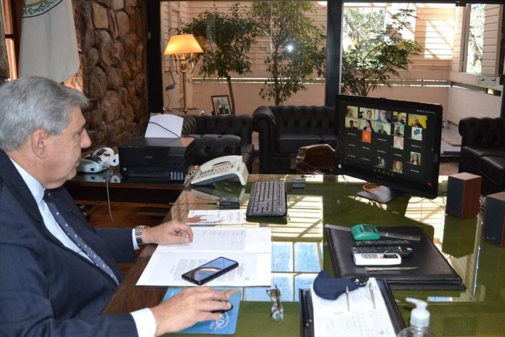 El vicegobernador de Jujuy, Carlos Haquim, durante su participación en la reunión virtual del Parlamento del NOA.
