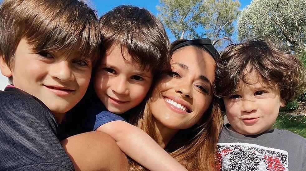 Antonela Roccuzzo compartió una foto de sus hijos muy sonrientes.