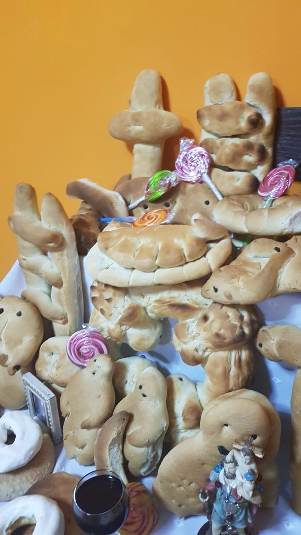 Panes con distintas formas que se coloca en la mesa de ofrendas