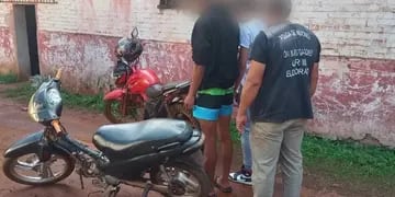 Detienen a dos jóvenes en Eldorado por el robo de motocicletas