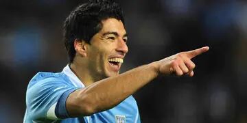 Suárez vuelve en Uruguay, que debe levantarse tras un duro golpe (Foto: Télam).