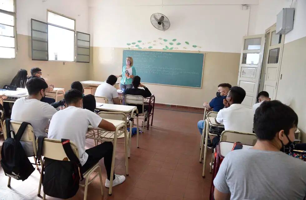 Formosa permite a los alumnos del secundario pasar de año incluso con 19 materias previas.