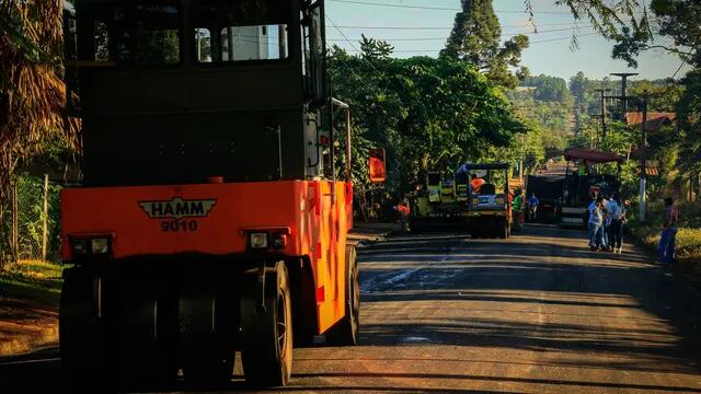 En el municipio de Eldorado continúan con los trabajos de pavimento sobre empedrado
