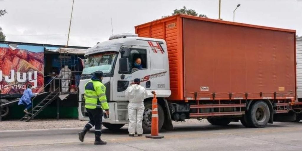 El Gobierno ordenó un estricto control al transporte que ingrese o egrese al país por Jama y La Quiaca