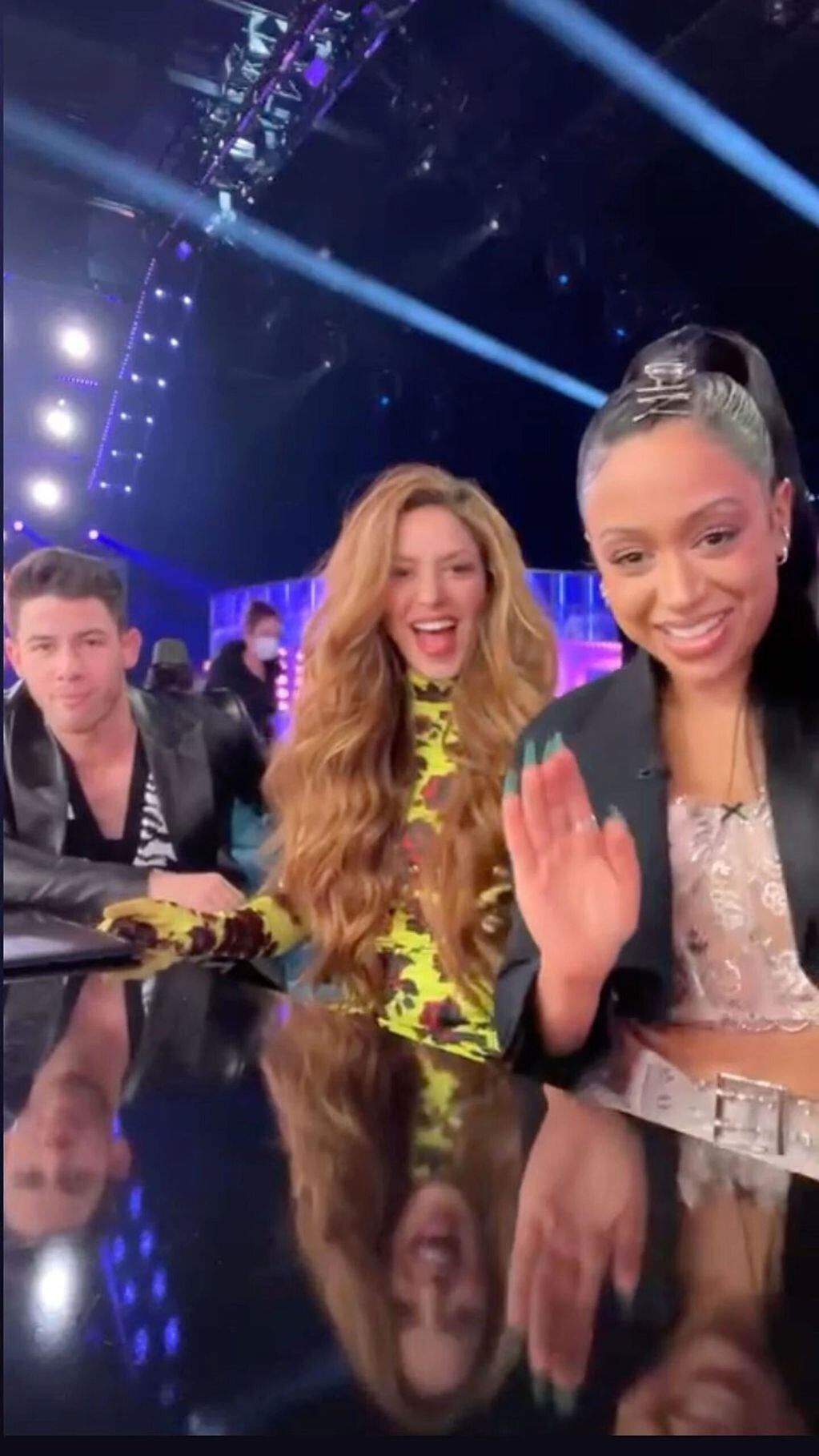 Shakira se mostró feliz en "Dancing with myself".