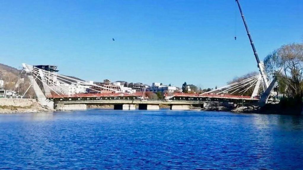 Puente Peatonal Carlos Paz