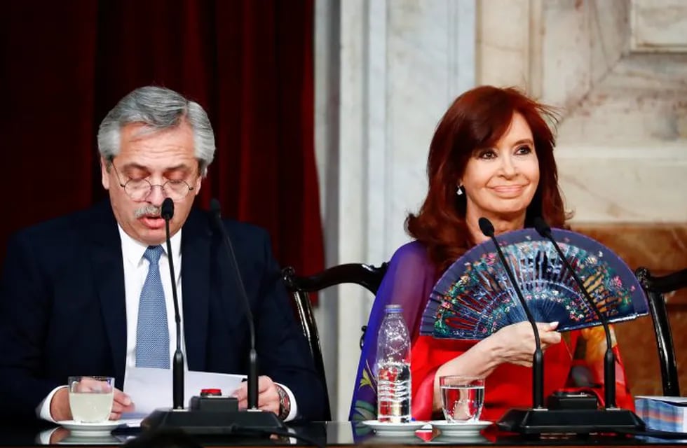 El jefe de Estado asistió a la Asamblea Legislativa junto a la vicepresidenta Cristina Fernández de Kirchner. (AP)