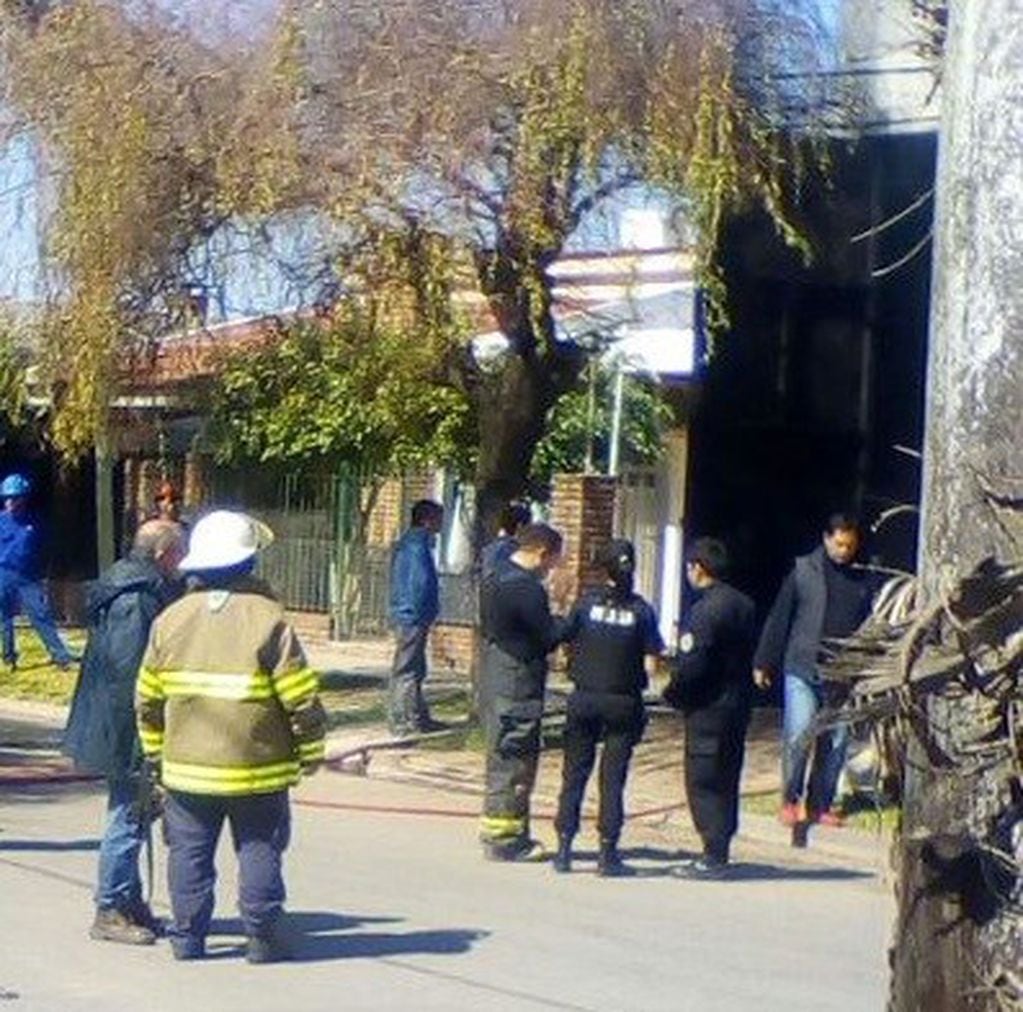 Incendio en una fábrica de telgopor de Capitán Bermúdez. (Red de Emergencias)