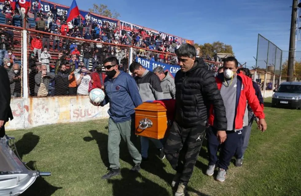 El estadio de barrio Tablada fue escenario de la despedida en mayo tras el asesinato del ídolo charrúa. (Radio 2)