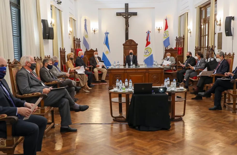 El gobernador Omar Perotti y los ministros de la Corte Suprema provincial se reunieron a fines de octubre. (@omarperotti)