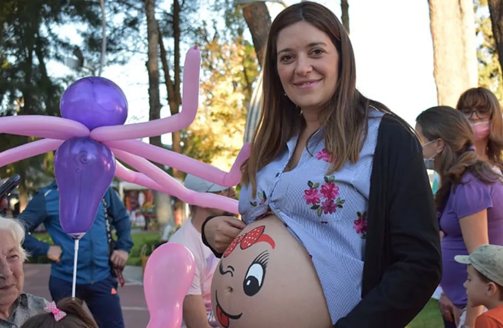 La actividad congregó en la plaza Francia a un nutrido grupo de embarazadas.