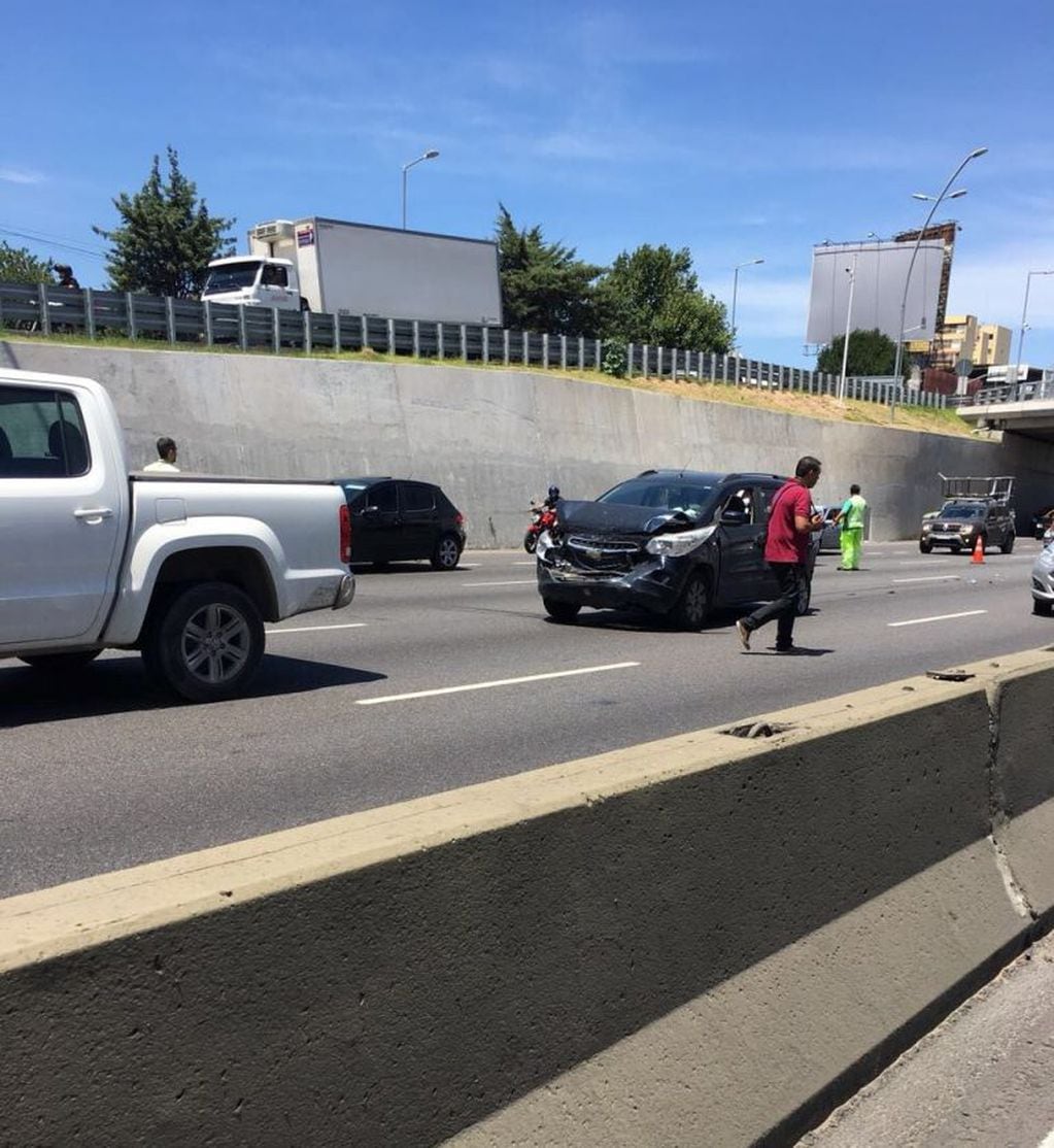 Choque Múltiple Y Vuelco En General Paz Y Avenida San Martín