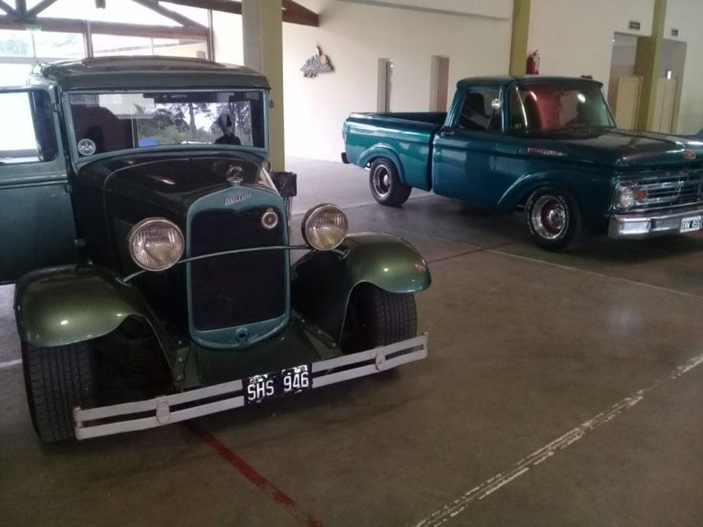 Mas de 150 vehículos multimarcas y modelos estuvieron presentes en este 1er Encuentro que se desarrolló en el SUM del Cámping Municipal de Santa Rosa de Calamuchita.