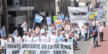 Con paro y movilización los docentes entrerrianos repudian la represión de Jujuy