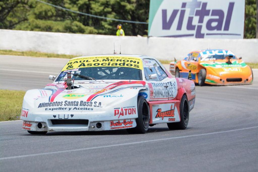 Gabriel Franke se consagró en el TC Pista 4000, venciendo de punta a punta con su Dodge (foto gentileza Francis Prada)..