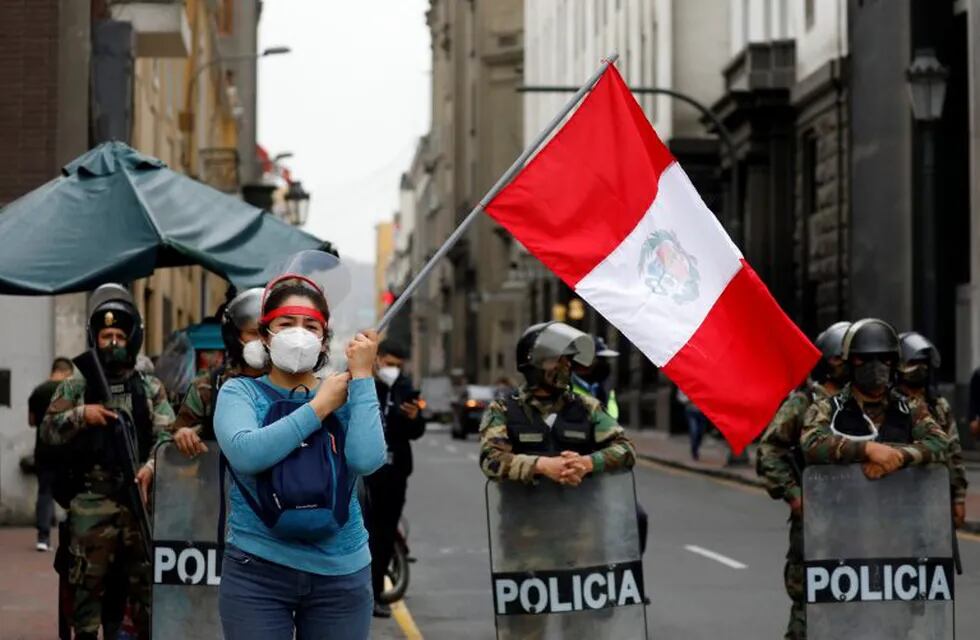 10/11/2020 Protestas contra la vacancia del expresidente de Perú Martín Vizcarra. POLITICA MARIANA BAZO / ZUMA PRESS / CONTACTOPHOTO