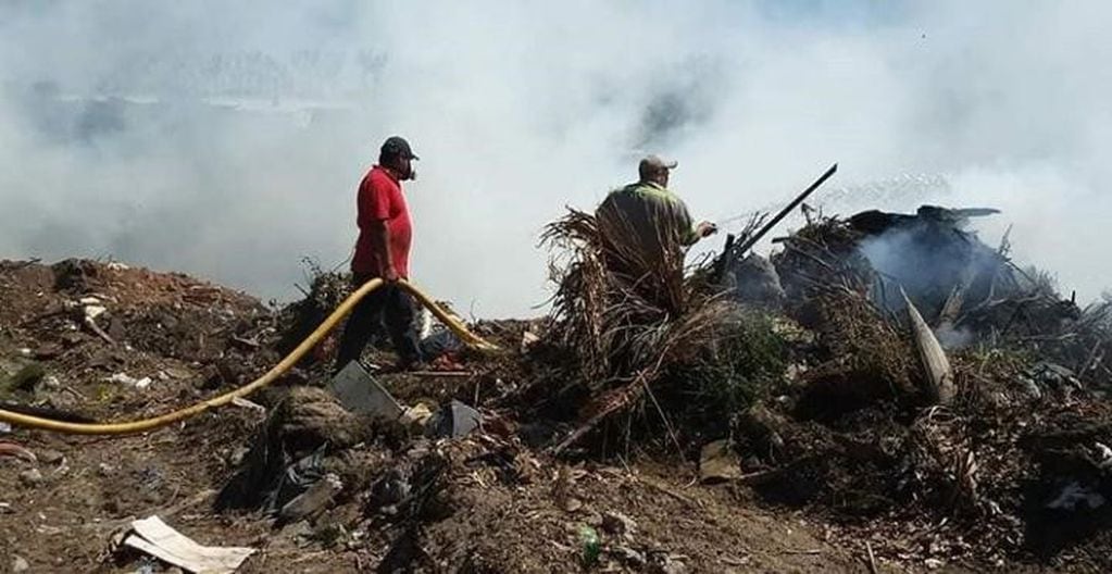 Incendio en Colonia Caroya Municipalidad (Bomberos y Canal 2)