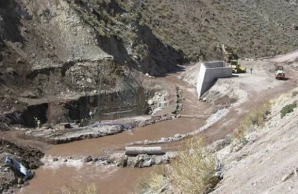 En plena cordillera malargüina, sobre el río Grande, está proyectado la presa Portezuelo del Viento.