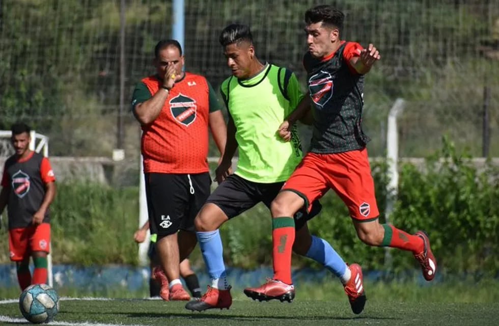 Argentino Peñarol goleó a Juventud Agraria de Colonia Tirolesa en los preparativos para el debut del 2 de febrero.