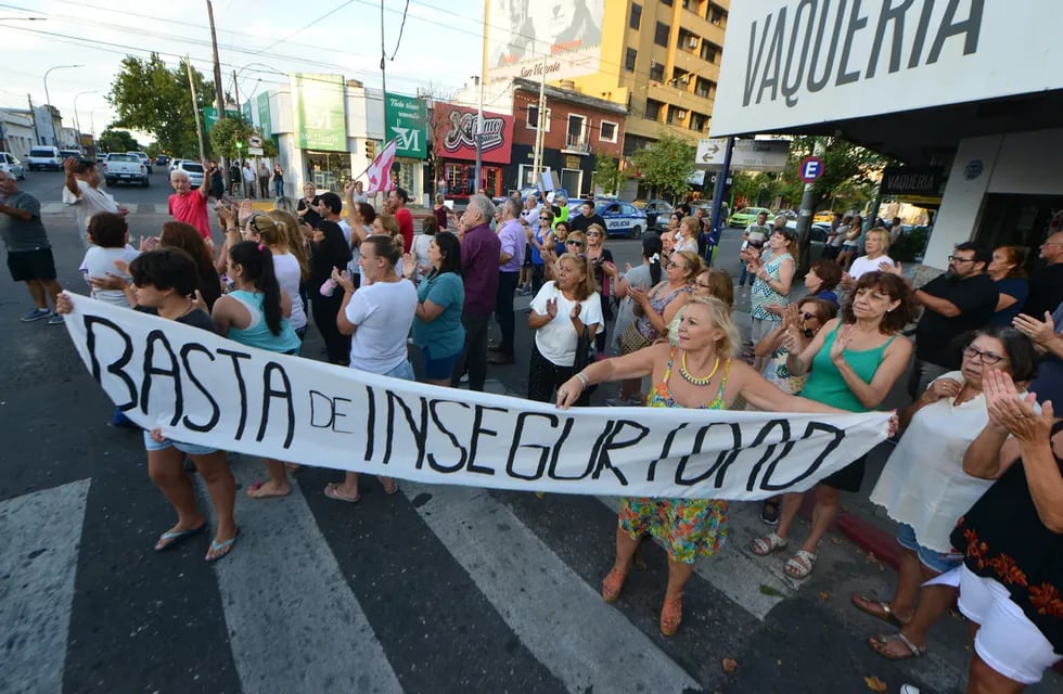Marchas por inseguridad en distintos barrios de la ciudad de Córdoba.