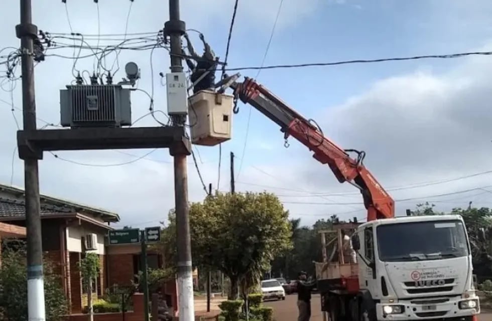 Ampliación del servicio y mejoras del tendido eléctrico en Gobernador Roca.