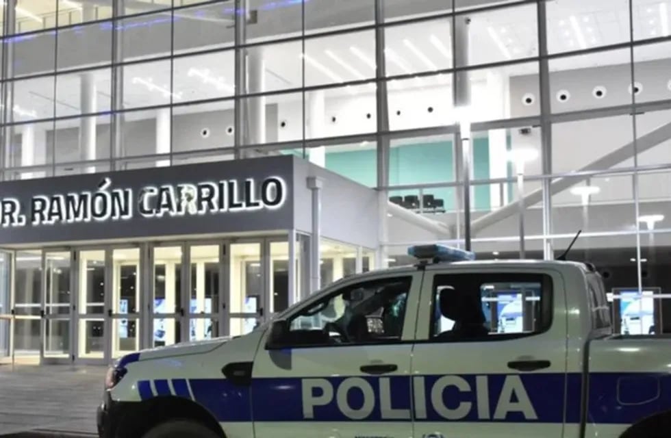 Custodia policial en el Hospital Central "Dr. Ramón Carrillo".