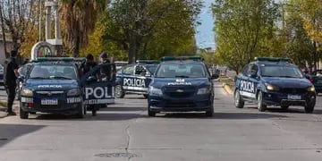 Móviles policiales, Policía de Mendoza, detenidos, robo, asalto