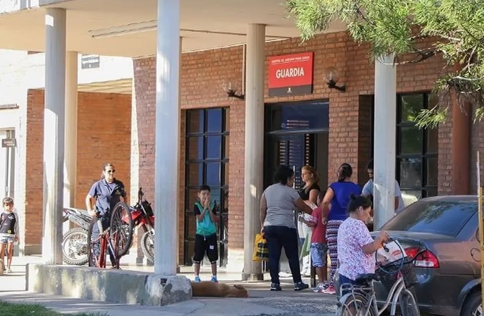 El Hospital Gamen de Villa Gobernador Gálvez recibió este domingo al joven baleado.