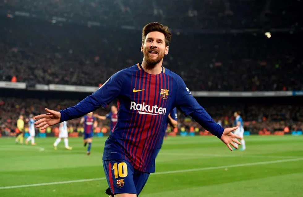 Barcelona's Argentinian forward Lionel Messi celebrates after scoring a goal during the Spanish 'Copa del Rey' (King's cup) quarter-final second leg football match between FC Barcelona and RCD Espanyol at the Camp Nou stadium in Barcelona on January 25, 2018.  / AFP PHOTO / LLUIS GENE españa barcelona Lionel Messi futbol liga primera division española copa del rey partido barcelona vs Espanyol