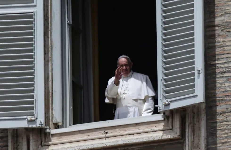 17 May 2020, Vatican, Vatican City: Pope Francis looks from the window of the apostolic palace after the live-broadcast Regina Caeli prayer gives its blessing in an empty St. Peter's Square. Photo: Evandro Inetti/ZUMA Wire/dpa