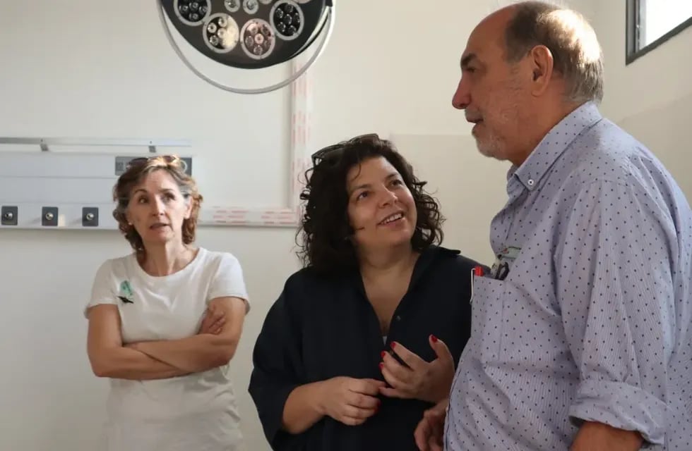 La ministra Carla Vizzotti llegó a Jujuy para entregar once ambulancias y otros vehículos para el sistema de salud provincial.