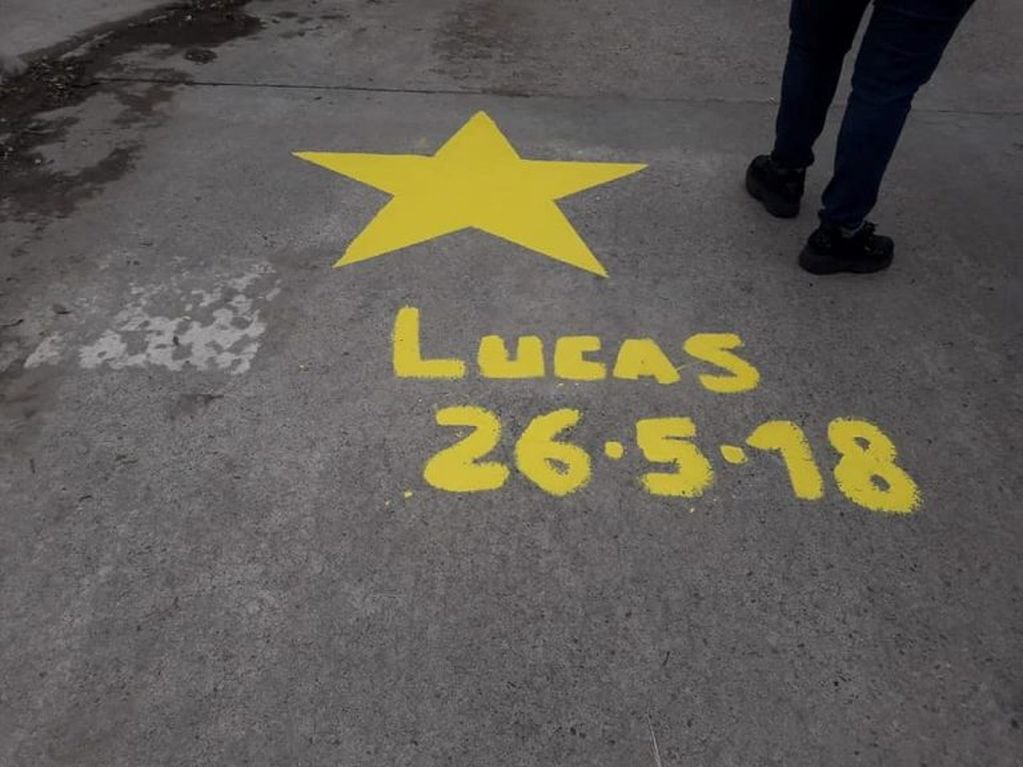 Lucas estrellas amarillas