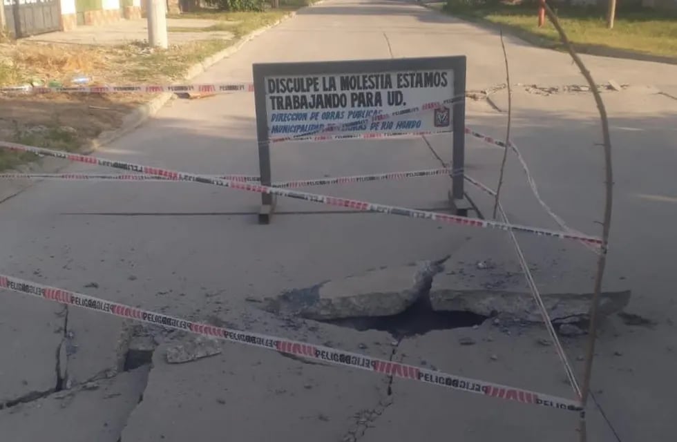 Por el calor reventó el pavimento de la esquina de Av. Roca y San Lorenzo del barrio Toro Yacu de Las Termas