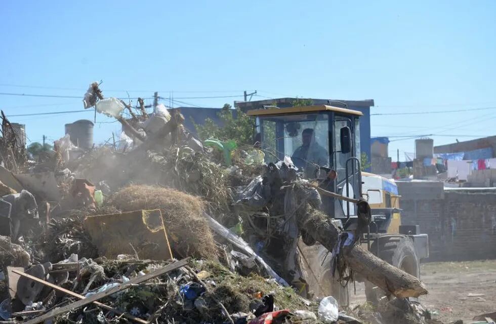 Retiraron residuos de un basural en barrio Yofre.