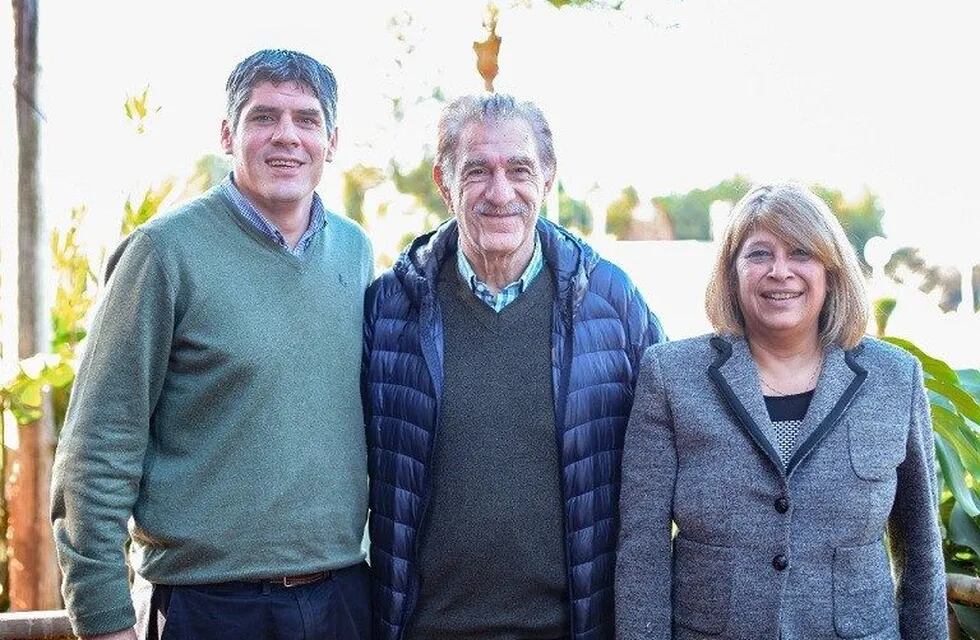 Federico Storani con los candidatos de la UCR en las internas de las PASO en Misiones. (MisionesOnline)