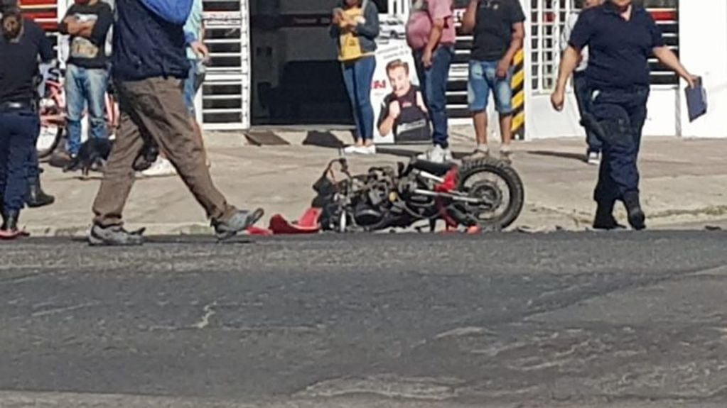 El accidente ocurrió cerca de las 10, en la esquina de Ayacucho y 25 de Mayo. Foto: Daniel Rodríguez