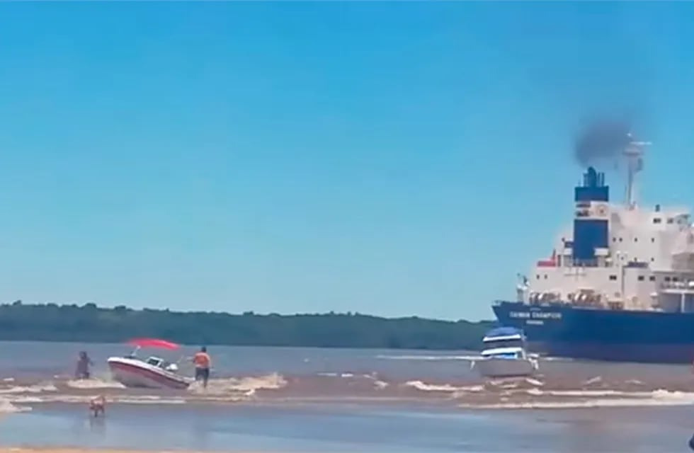 Un buque arrastró embarcaciones