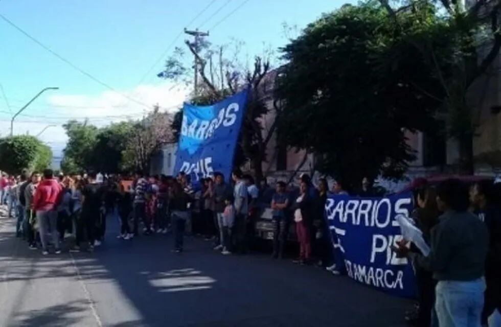 Barrios de Pie lleva adelante la protesta frente a Desarrollo Social de la Nación.