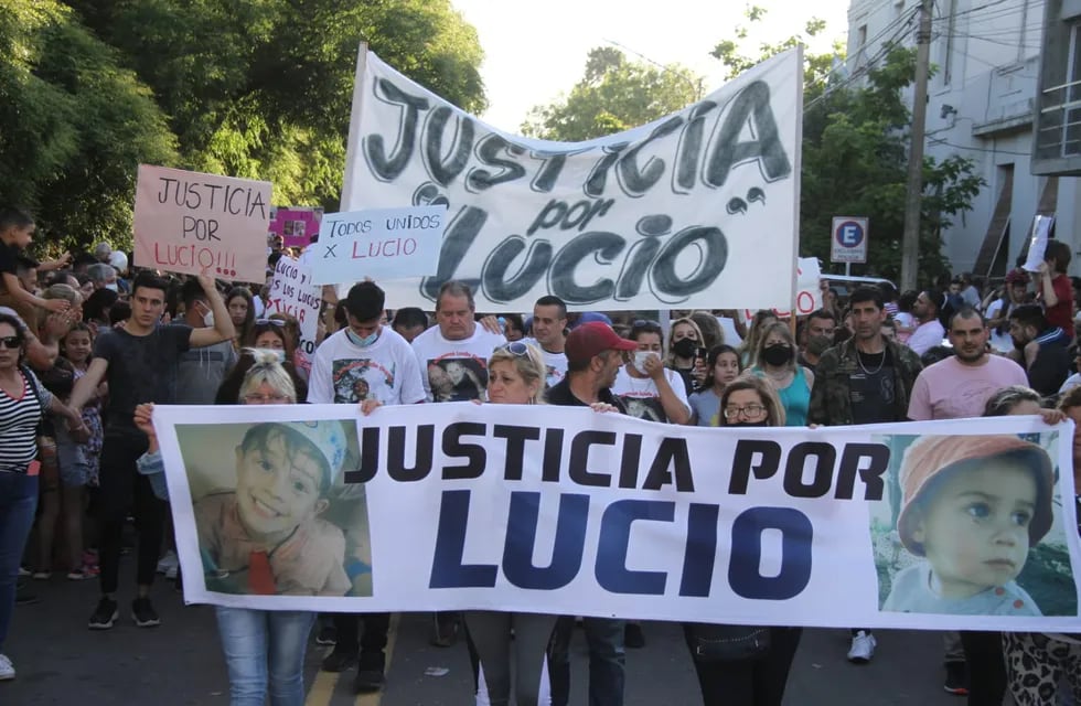 Marcha pidiendo justicia por el asesinato de Lucio en La Pampa (Twitter: @LMontenegrochdk).