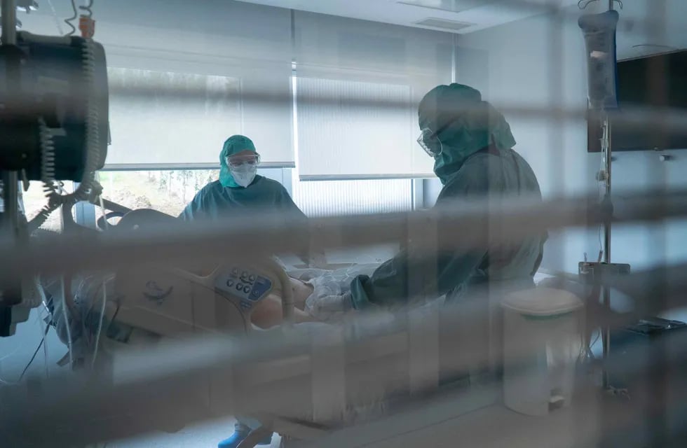 Un paciente es asistido en la Clínica Universidad De Navarra (DPA/Archivo).