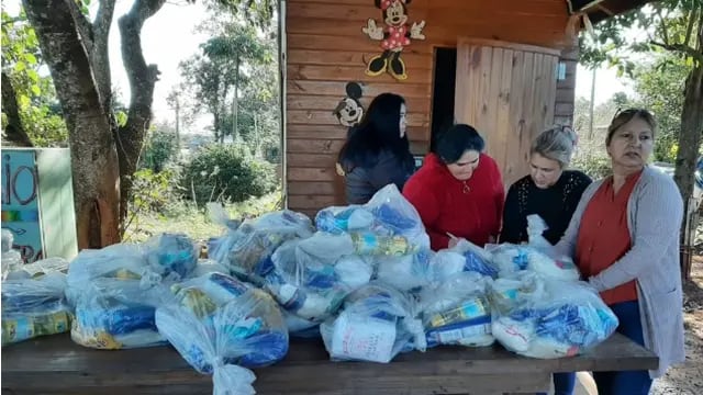 Hicieron entrega de alimentos a varios merenderos de Puerto Iguazú